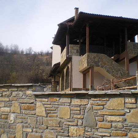 Family Hotel Balkana Apriltsi  Bagian luar foto