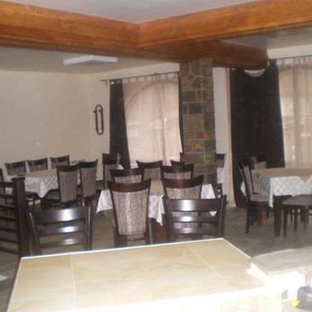 Family Hotel Balkana Apriltsi  Bagian luar foto