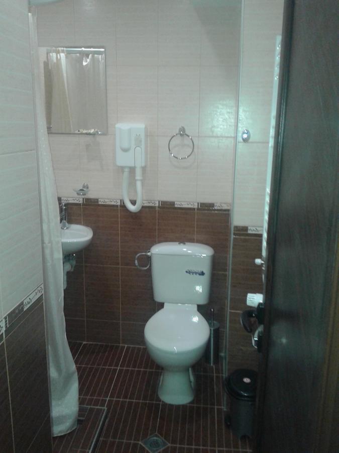 Family Hotel Balkana Apriltsi  Bagian luar foto