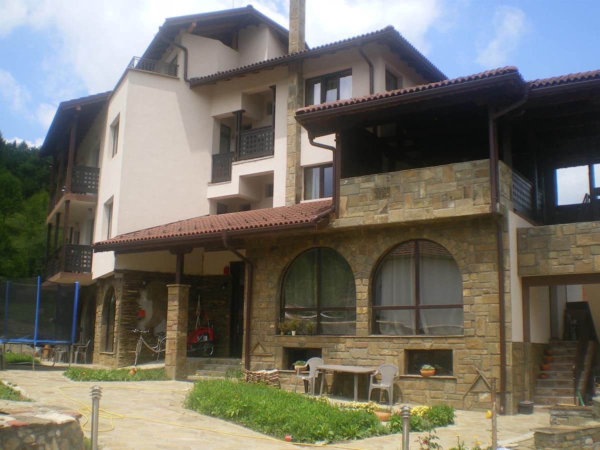 Family Hotel Balkana Apriltsi  Bagian luar foto