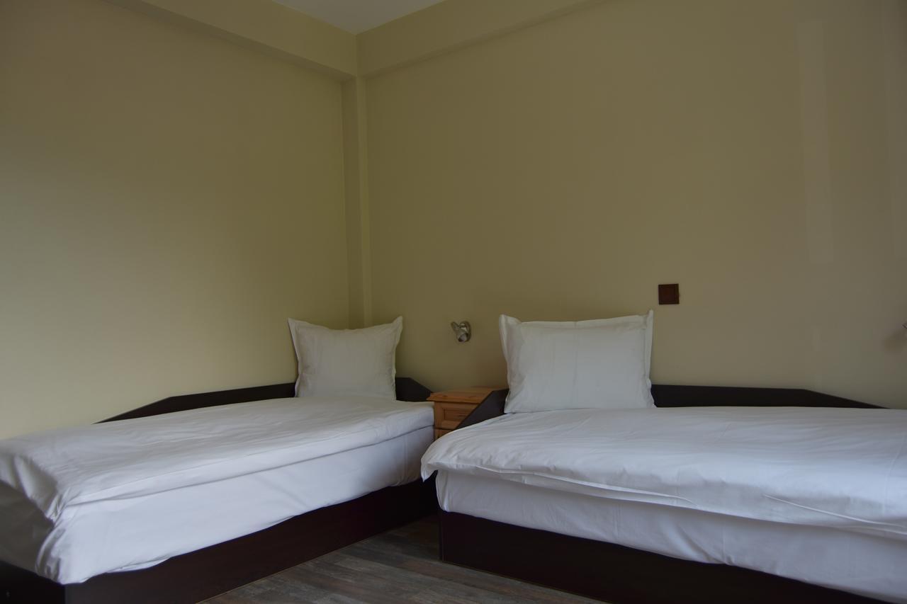 Family Hotel Balkana Apriltsi  Bagian luar foto