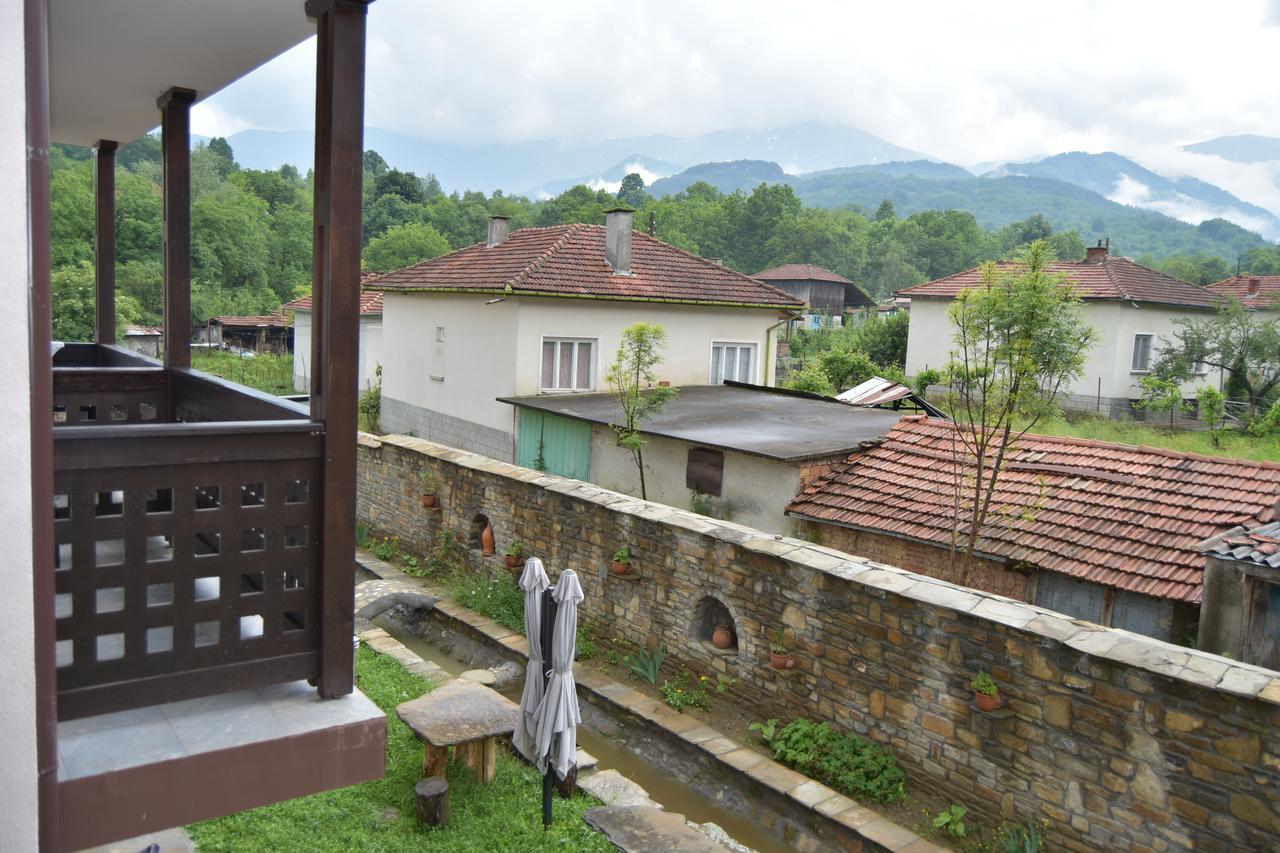 Family Hotel Balkana Apriltsi  Bagian luar foto