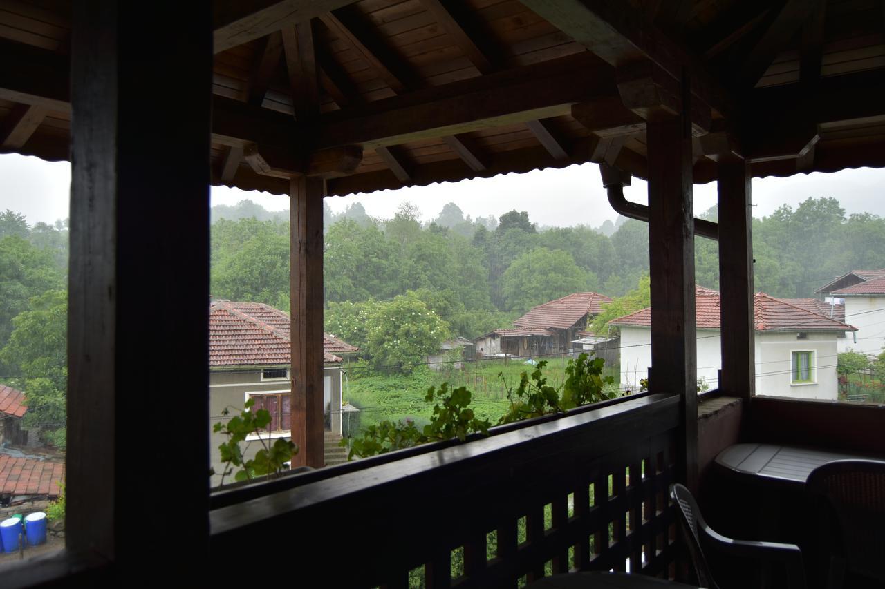 Family Hotel Balkana Apriltsi  Bagian luar foto
