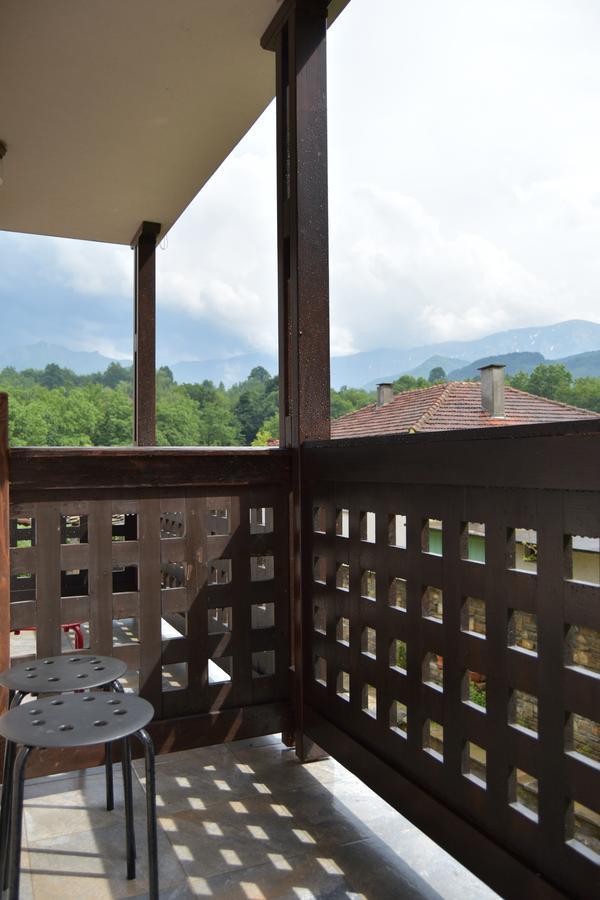 Family Hotel Balkana Apriltsi  Bagian luar foto