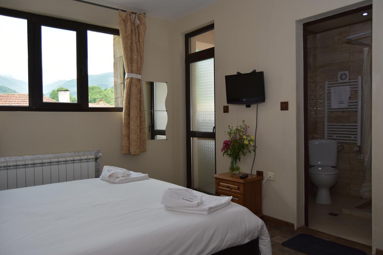 Family Hotel Balkana Apriltsi  Bagian luar foto