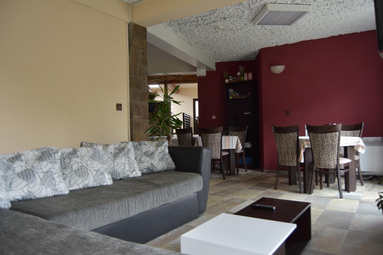 Family Hotel Balkana Apriltsi  Bagian luar foto