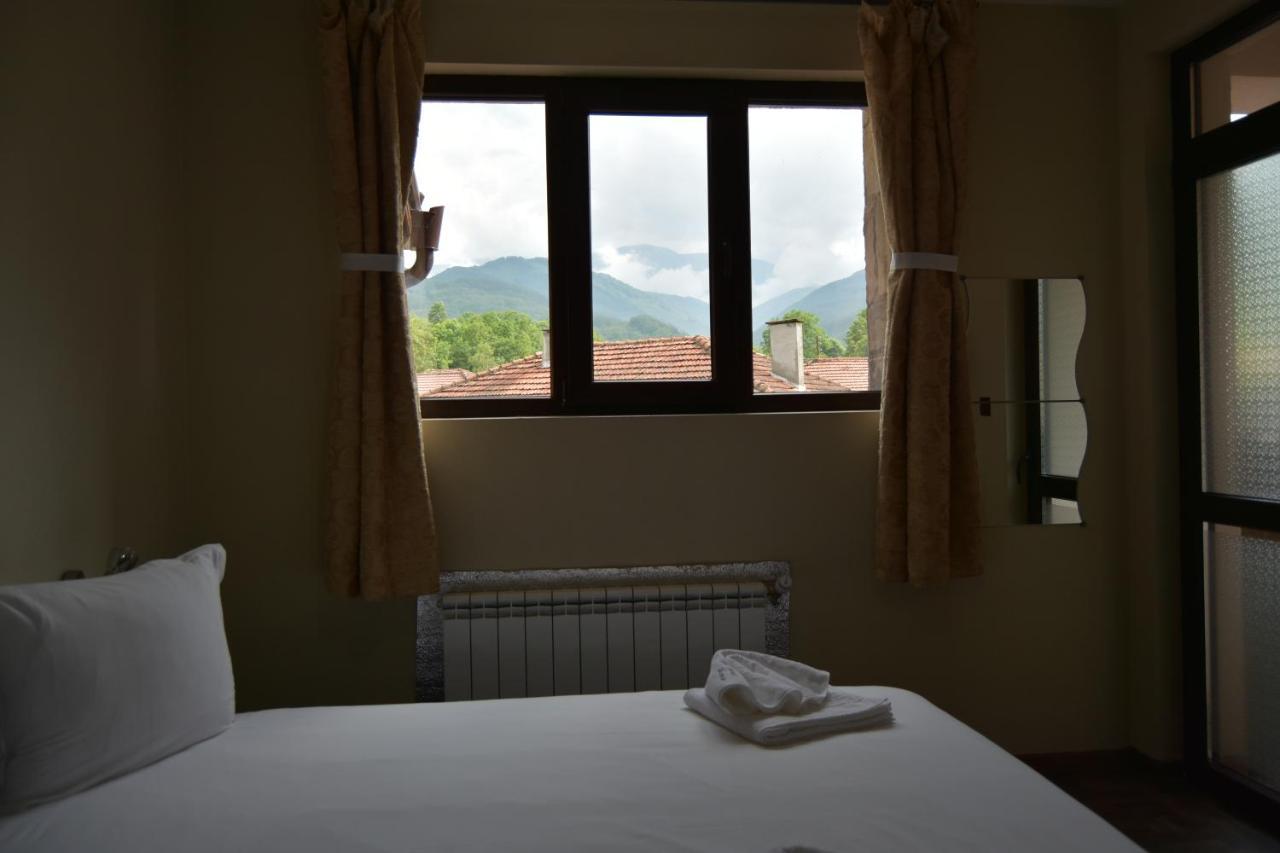 Family Hotel Balkana Apriltsi  Bagian luar foto
