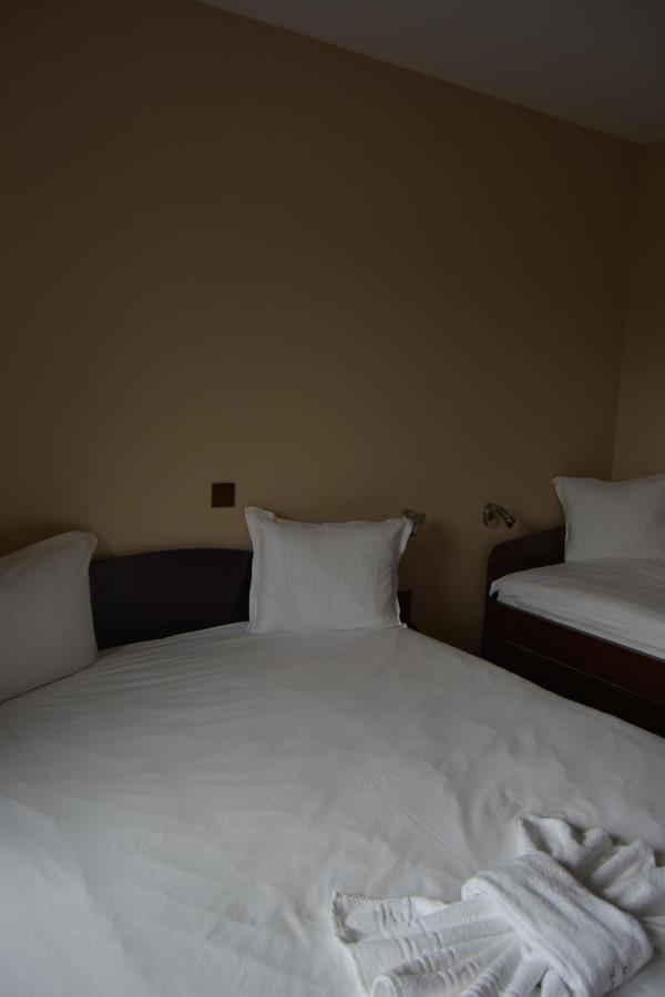 Family Hotel Balkana Apriltsi  Bagian luar foto