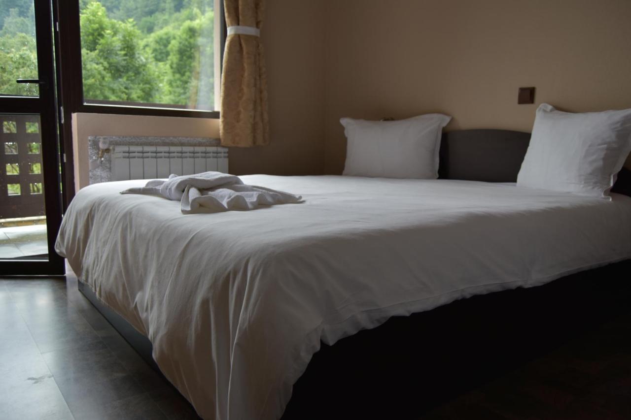 Family Hotel Balkana Apriltsi  Bagian luar foto